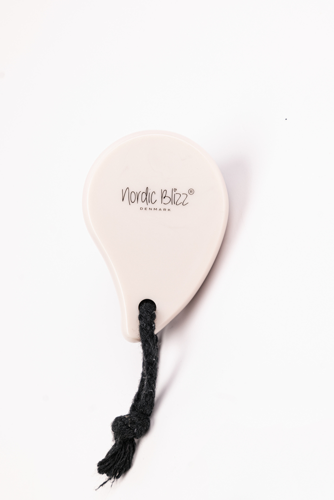 Comma Shape Facial Cleanser